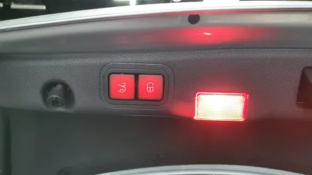 벤츠 E300 전동트렁크 장착.