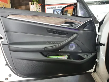 BMW 5시리즈 G30 오버젠 회오리 엠비언트 스피커셋 장착. / 대전,세종,청주