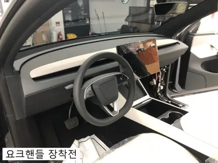 테슬라 주니퍼 튜닝의 완성! 바이지츠아우토 대전 유성점의 프리미엄 튜닝 패키지(전동썬쉐이드, 오토도어, 기어래버, 스위블브라켓, 요크핸들) / 대전,세종,청주