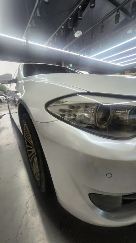BMW 5시리즈 고광택 타이니봇화이트펄 전체랩핑 / 양주 백석읍