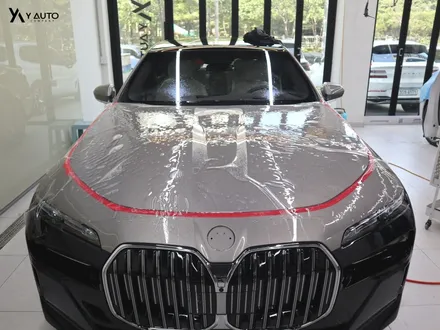 럭셔리와 첨단이 공존하는 플래그십 세단 BMW 750e xDrive의 전체 PPF 시공기 / 인천 연수구 송도동