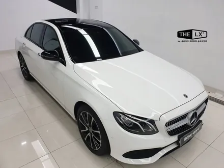 인천 벤츠 E300 탑폴리에 루프스킨시공으로 파노라마선루프 느낌물씬!! / 인천 연수구 송도동