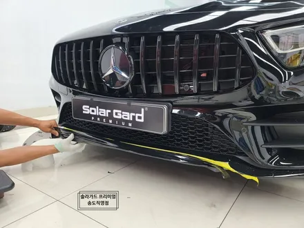 인천 랩핑 벤츠 CLS 400D 그릴랩핑으로 올블랙 시크 포스! 크롬죽이기 랩핑은 역시 솔라가드 프리미엄 송도직영점!! / 인천 연수구 송도동