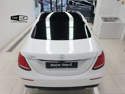 인천 벤츠 E300 탑폴리에 루프스킨시공으로 파노라마선루프 느낌물씬!! / 인천 연수구 송도동