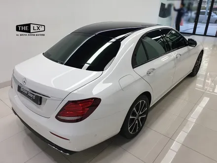 인천 벤츠 E300 탑폴리에 루프스킨시공으로 파노라마선루프 느낌물씬!! / 인천 연수구 송도동