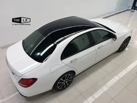 인천 벤츠 E300 탑폴리에 루프스킨시공으로 파노라마선루프 느낌물씬!! / 인천 연수구 송도동
