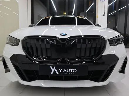 BMW 520i 아이코닉 글로우 랩핑,사이드미러 블랙 랩핑 / 인천 연수구 송도동