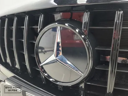 인천 랩핑 벤츠 CLS 400D 그릴랩핑으로 올블랙 시크 포스! 크롬죽이기 랩핑은 역시 솔라가드 프리미엄 송도직영점!! / 인천 연수구 송도동