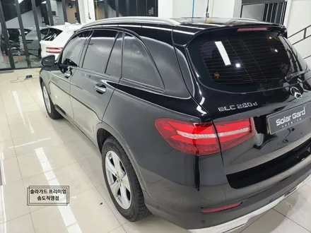 인천 랩핑 벤츠 GLC 220d 크롬죽이기 랩핑시공으로 관리와 드레스업의 1석2조!! (솔라가드 프리미엄 송도직영점) / 인천 연수구 송도동