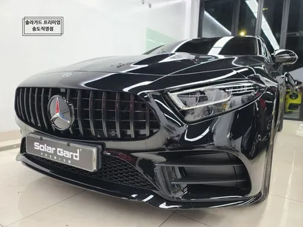인천 랩핑 벤츠 CLS 400D 그릴랩핑으로 올블랙 시크 포스! 크롬죽이기 랩핑은 역시 솔라가드 프리미엄 송도직영점!! / 인천 연수구 송도동