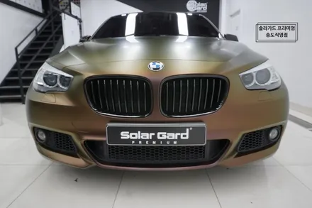 인천 랩핑 재시공 BMW 5GT  Satin Flip Volcanic Flare (사틴 플립 볼캐닉 플레어) 전체랩핑으로 신비로운 존재감 폭발!! (솔라가드 프리미엄 송도직영점) / 인천 연수구 송도동