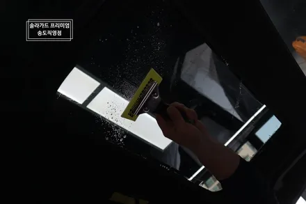 인천 신차패키지 벤츠 C43 AMG, 솔라가드 퀀텀 썬팅으로 고급미의 정점을!! (+유리발수코팅 / 솔라가드 프리미엄 송도직영점) / 인천 연수구 송도동