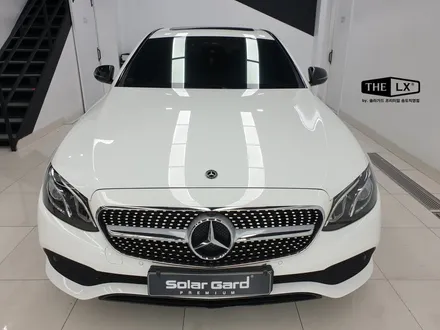 인천 벤츠 E300 탑폴리에 루프스킨시공으로 파노라마선루프 느낌물씬!! / 인천 연수구 송도동
