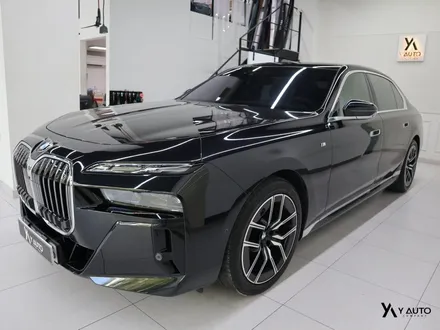 블랙 바디에 화이트 터치, BMW 740i만의 투톤 매력 완성! / 인천 연수구 송도동