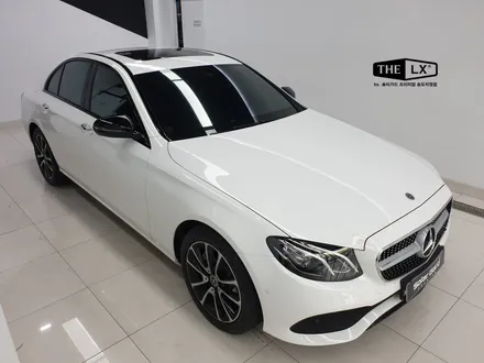 인천 벤츠 E300 탑폴리에 루프스킨시공으로 파노라마선루프 느낌물씬!! / 인천 연수구 송도동