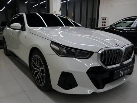 BMW 520i 아이코닉 글로우 랩핑,사이드미러 블랙 랩핑 / 인천 연수구 송도동