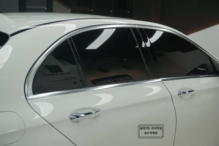 인천 신차패키지 전문업체 벤츠 E클래스 솔라가드 프리미엄 LX + 티타늄으로 썬팅 시공 완성!! / 인천 연수구 송도동