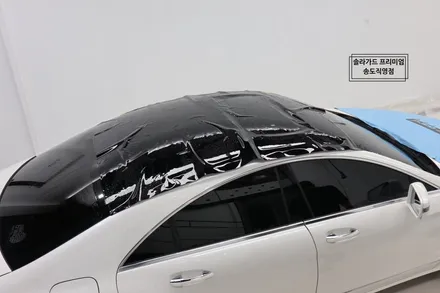 인천 송도 썬팅 (틴팅), 랩핑 벤츠 CLS 350d 솔라가드 프리미엄 티타늄 & 탑폴리에 루프스킨 블랙 시크 고급미 셋뚜셋뚜!! / 인천 연수구 송도동