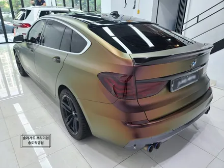 인천 랩핑 재시공 BMW 5GT  Satin Flip Volcanic Flare (사틴 플립 볼캐닉 플레어) 전체랩핑으로 신비로운 존재감 폭발!! (솔라가드 프리미엄 송도직영점) / 인천 연수구 송도동