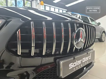 인천 랩핑 벤츠 CLS 400D 그릴랩핑으로 올블랙 시크 포스! 크롬죽이기 랩핑은 역시 솔라가드 프리미엄 송도직영점!! / 인천 연수구 송도동