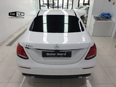 인천 벤츠 E300 탑폴리에 루프스킨시공으로 파노라마선루프 느낌물씬!! / 인천 연수구 송도동