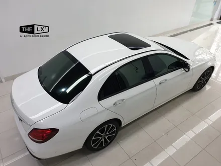 인천 벤츠 E300 탑폴리에 루프스킨시공으로 파노라마선루프 느낌물씬!! / 인천 연수구 송도동