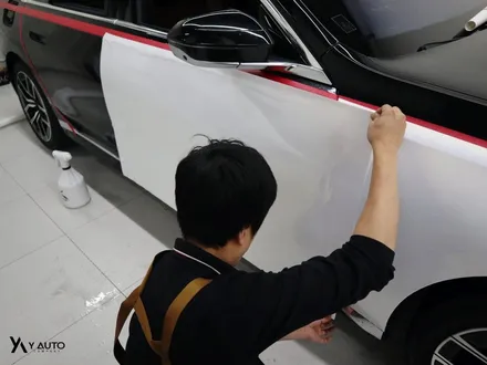 블랙 바디에 화이트 터치, BMW 740i만의 투톤 매력 완성! / 인천 연수구 송도동