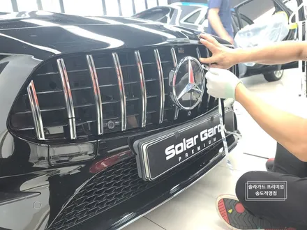 인천 랩핑 벤츠 CLS 400D 그릴랩핑으로 올블랙 시크 포스! 크롬죽이기 랩핑은 역시 솔라가드 프리미엄 송도직영점!! / 인천 연수구 송도동