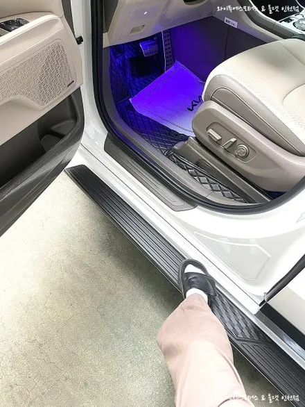 카니발 7인승 하브 신차패키지_루마매버릭 썬팅,시트백테이블,모노륨바닥,LED도어스커프,사이드스텝 시공 / 인천카니발튜닝 / 남동구 구월동