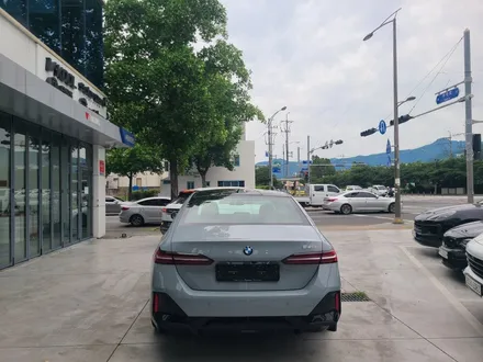 BMW 5시리즈 브루클린그레이  G60 / 블락포디 스카이블루 / 대구 수성구 상동