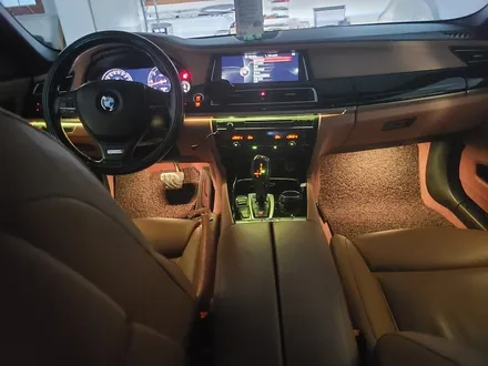 BMW 750d SB 무빙엠비언트+풋등-화이트라인 / 대전 서구 도마동