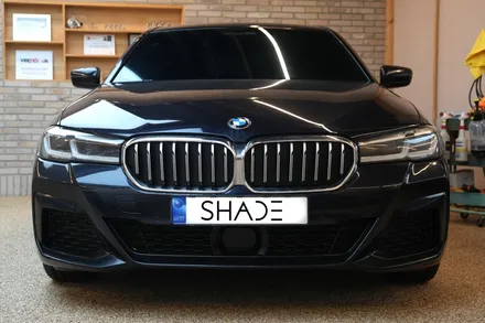 5시리즈 자연스러운 블루 필름 글라스틴트 레이니블루로 전면시공 [마포 썬팅 샵 SHADE] / 서울 마포구 성산동