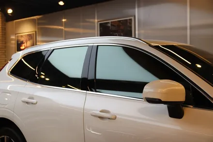 볼보 XC60 브이쿨 K, 마포 셰이드에서 안전함의 대명사 볼보 SUV 금속반사필름 윈도틴팅 시공 / 서울 마포구 성산동
