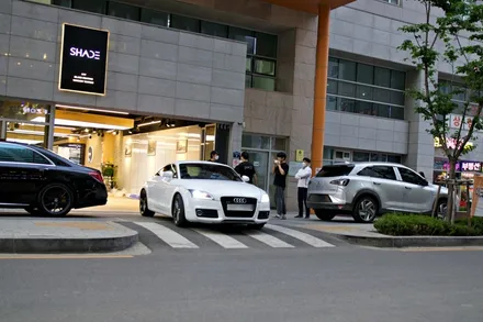 아우디 TT 화이트 차량에 마포 후퍼옵틱 프리미엄 나노세라믹(프나세)70 밝은 농도썬팅 시공하기 / 서울 마포구 성산동
