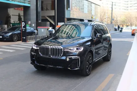 BMW X7, 마포 윈도틴팅 셰이드에서 뛰어난 시인성과 성능을 지닌 후퍼옵틱 드레이/프나세 시공 / 서울 마포구 성산동