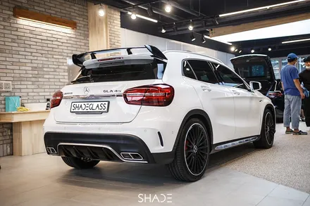 벤츠 GLA45 AMG 후퍼옵틱 클라식 새 매장에서 시공 / 서울 마포구 성산동