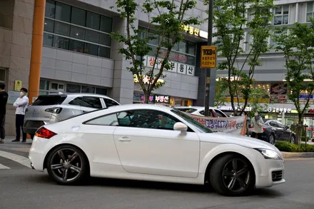 아우디 TT 화이트 차량에 마포 후퍼옵틱 프리미엄 나노세라믹(프나세)70 밝은 농도썬팅 시공하기 / 서울 마포구 성산동