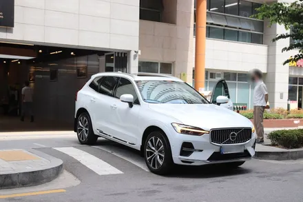 볼보 XC60 브이쿨 K, 마포 셰이드에서 안전함의 대명사 볼보 SUV 금속반사필름 윈도틴팅 시공 / 서울 마포구 성산동