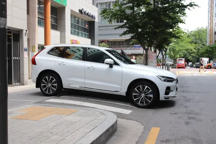 볼보 XC60 브이쿨 K, 마포 셰이드에서 안전함의 대명사 볼보 SUV 금속반사필름 윈도틴팅 시공 / 서울 마포구 성산동