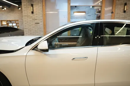 벤츠 E300, 프리미엄 나노세라믹으로 깔끔하게 시공완료! / 서울 마포구 성산동