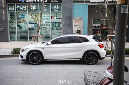 벤츠 GLA45 AMG 후퍼옵틱 클라식 새 매장에서 시공 / 서울 마포구 성산동