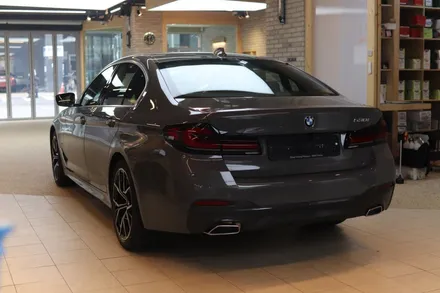 BMW 5시리즈 530i, 프리미엄 윈도 틴팅 셰이드에서 뛰어난 시인성을 자랑하는 후퍼옵틱 프나세 썬팅 시공 / 서울 마포구 성산동