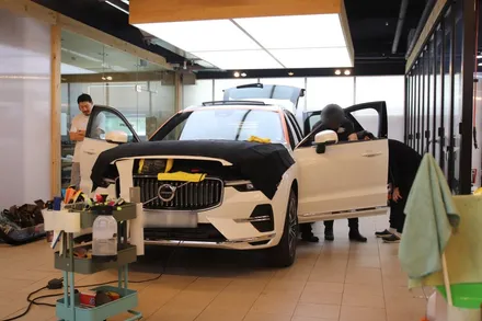 볼보 XC60 브이쿨 K, 마포 셰이드에서 안전함의 대명사 볼보 SUV 금속반사필름 윈도틴팅 시공 / 서울 마포구 성산동