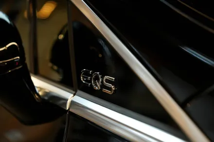 벤츠 EQS450, 오묘하게 빛나는 선셋으로 썬팅 시공 / 서울 마포구 성산동