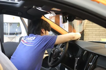 볼보 XC60 브이쿨 K, 마포 셰이드에서 안전함의 대명사 볼보 SUV 금속반사필름 윈도틴팅 시공 / 서울 마포구 성산동