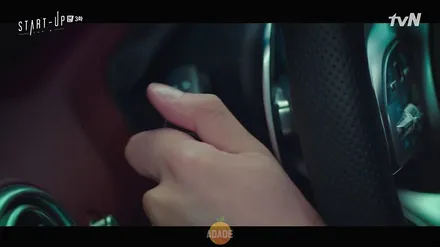 스타트업 김선호차 세컨카 라는 지붕이 열리는 하얀색 벤츠오픈카는 / 서울 마포구 성산동