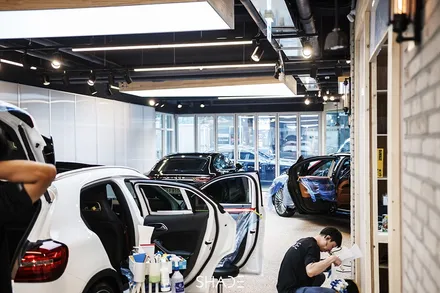 벤츠 GLA45 AMG 후퍼옵틱 클라식 새 매장에서 시공 / 서울 마포구 성산동