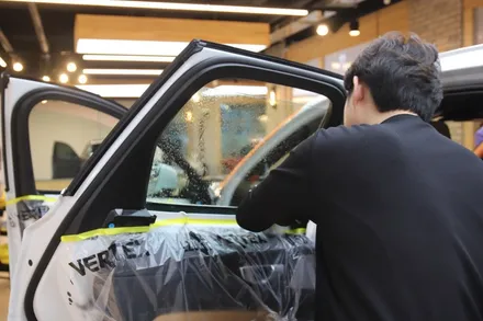 볼보 XC60 브이쿨 K, 마포 셰이드에서 안전함의 대명사 볼보 SUV 금속반사필름 윈도틴팅 시공 / 서울 마포구 성산동