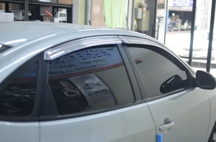 아반떼HD 손상된 썬팅 재 시공은 레인보우 I55 열차단 가성비 짱 부산 사상구 썬팅