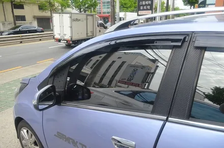 부산 사상구썬팅 스파크 뜨거운 여름철 대비 하셔서 손상된 필름 제거 후 재시공